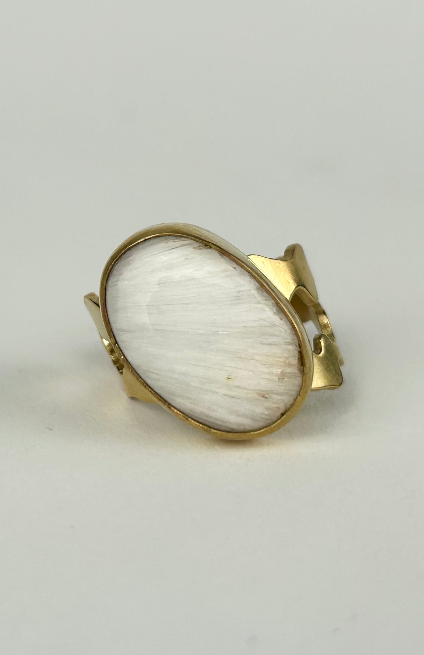Scolectite Slanted Ring