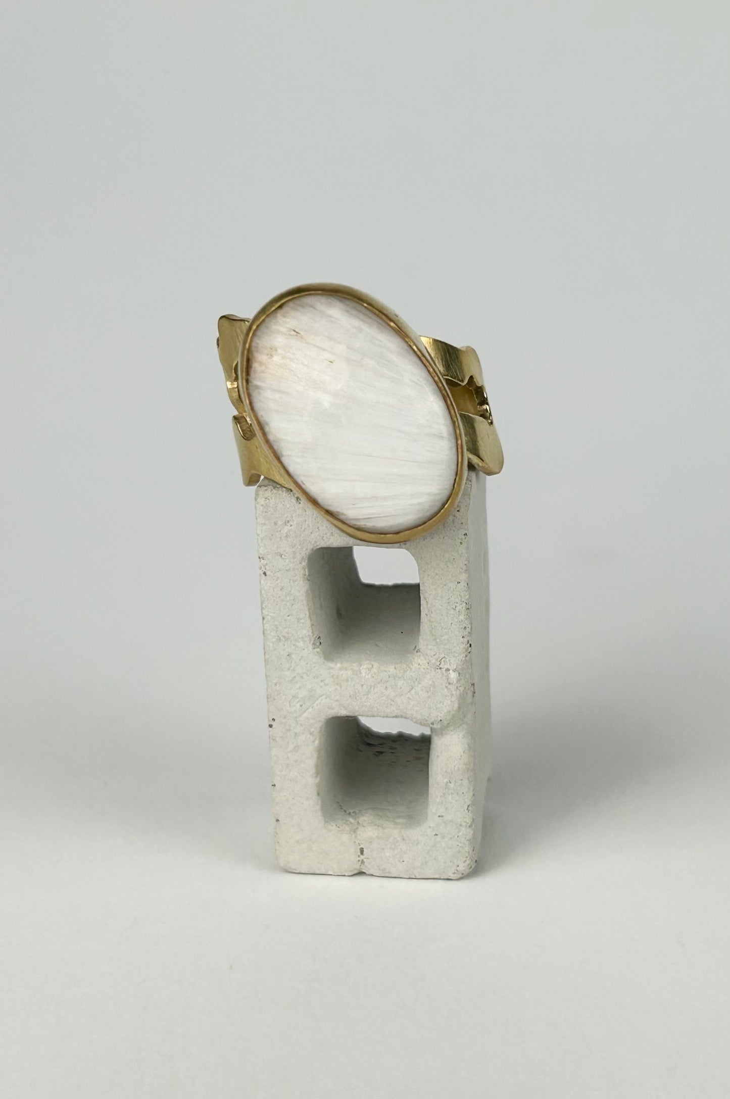 Scolectite Slanted Ring