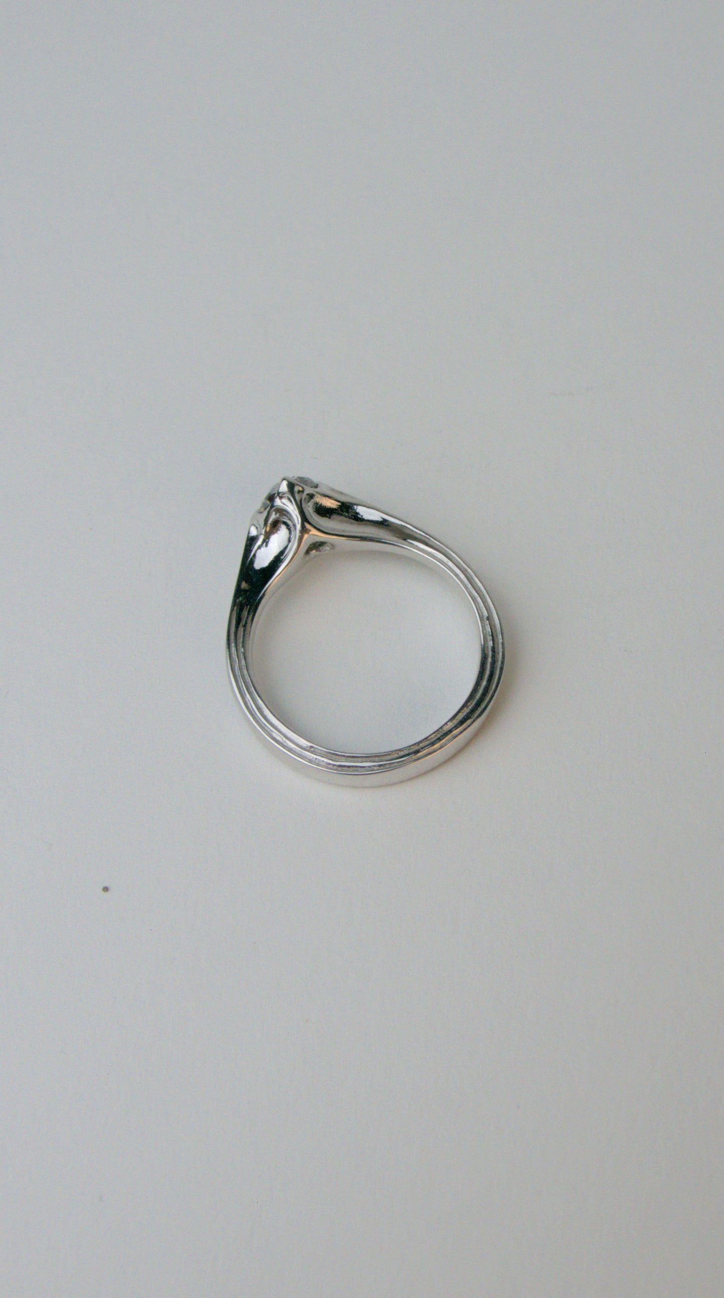 Alcove // Grey Moissanite
