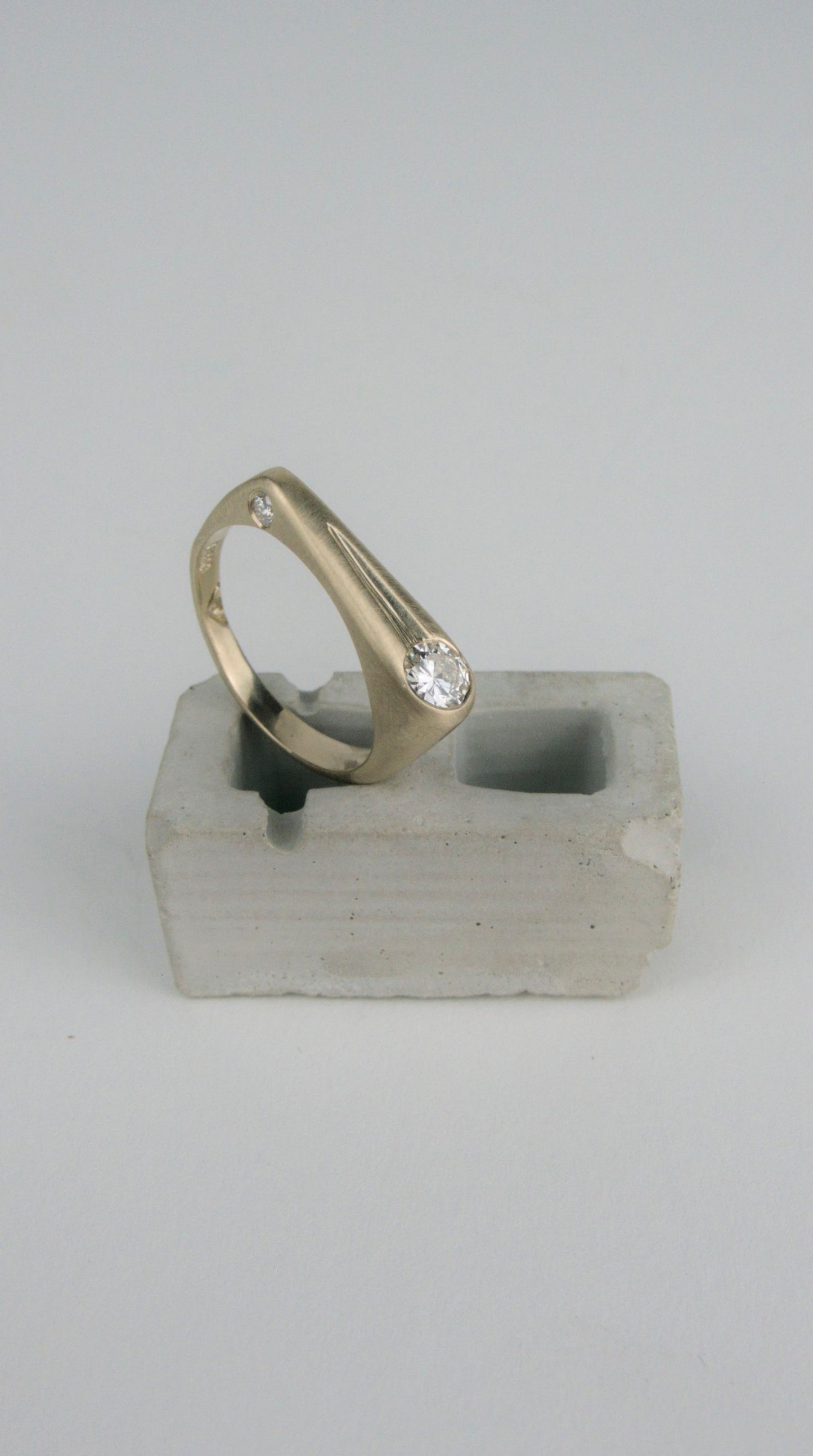 Slingshot Ring in 14k Gold with Natural Recycled Diamonds