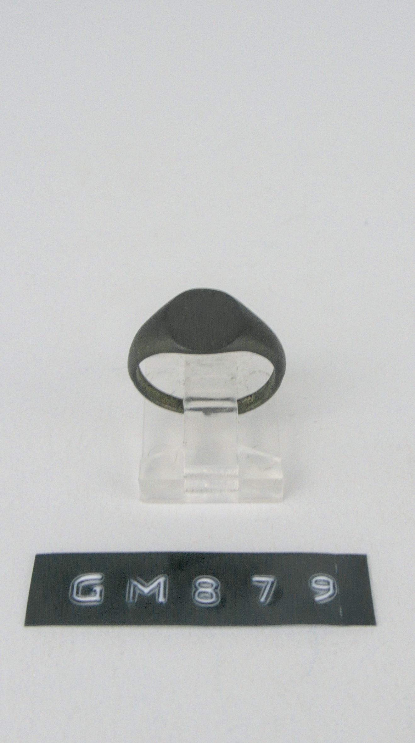 GM 879