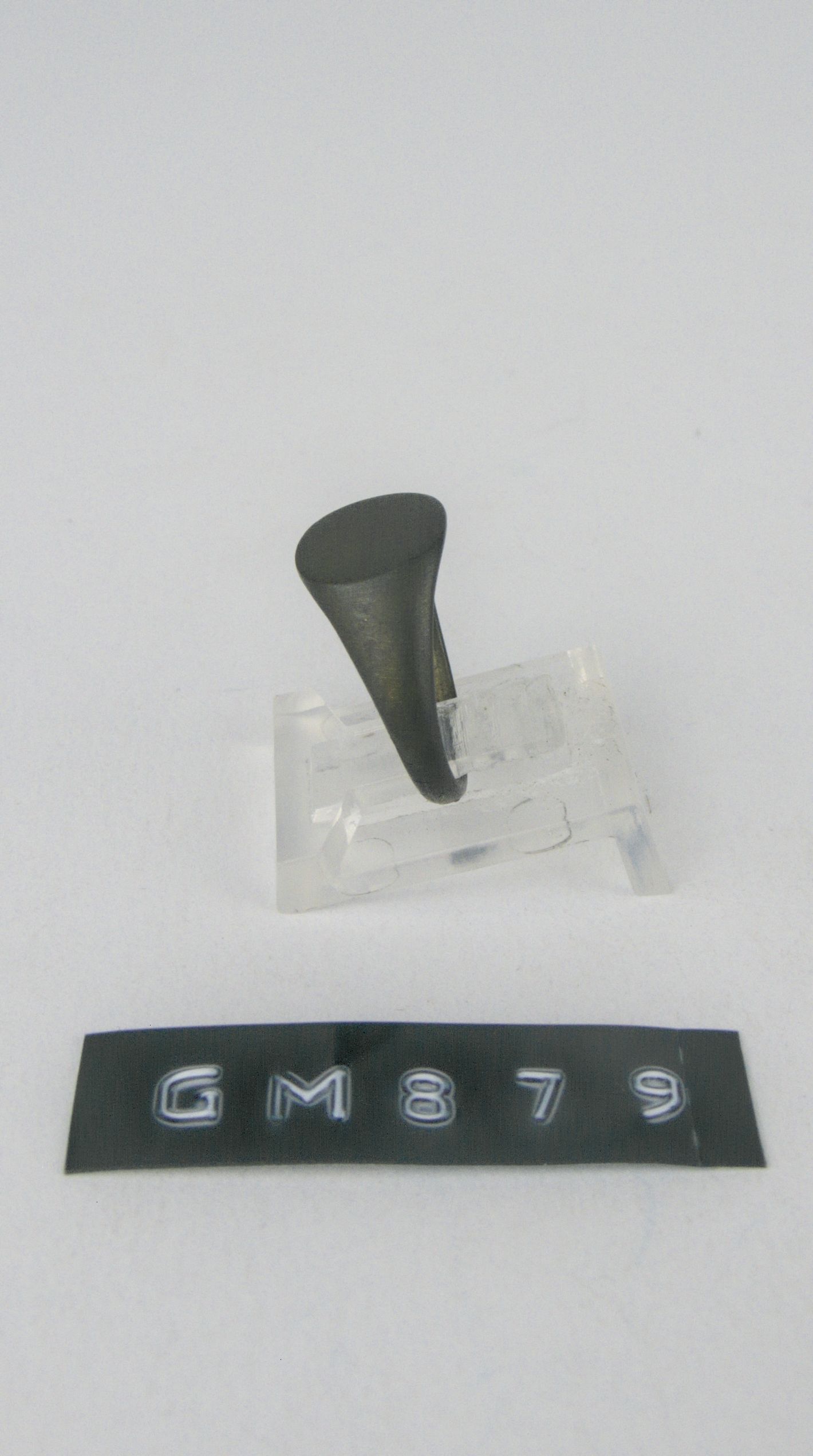 GM 879