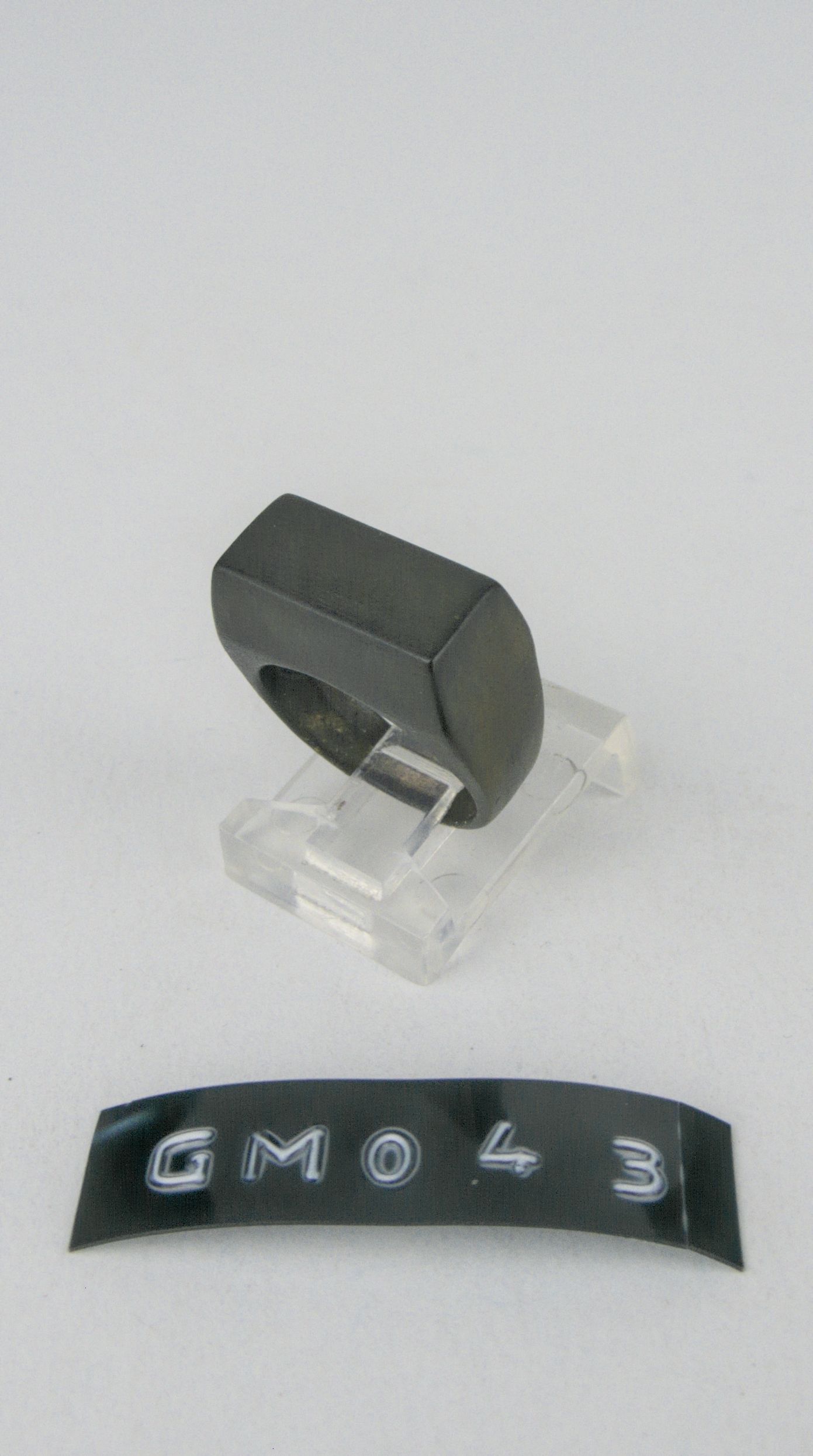GM 043