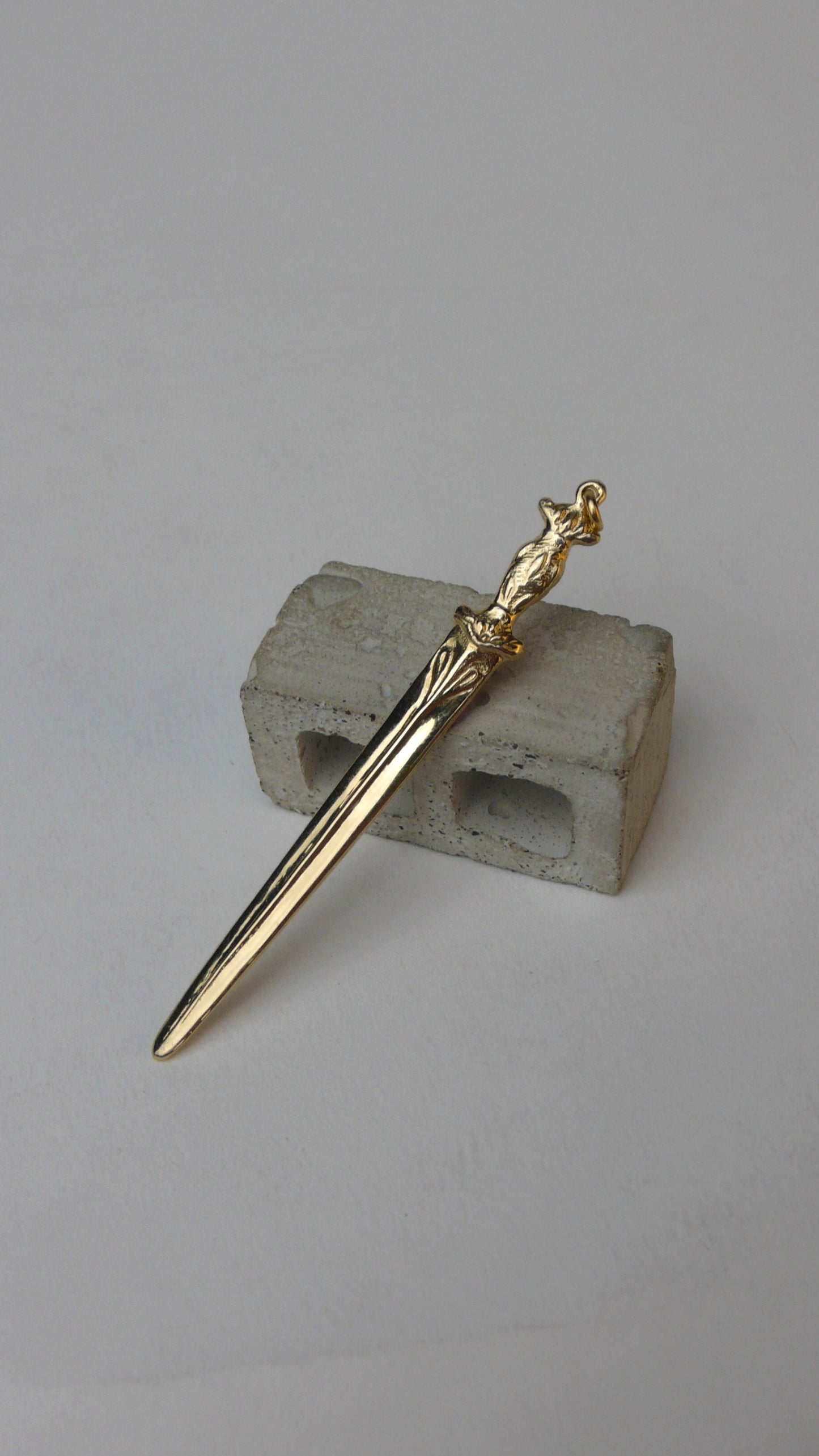 The Ceremony // Single Dagger Necklace III