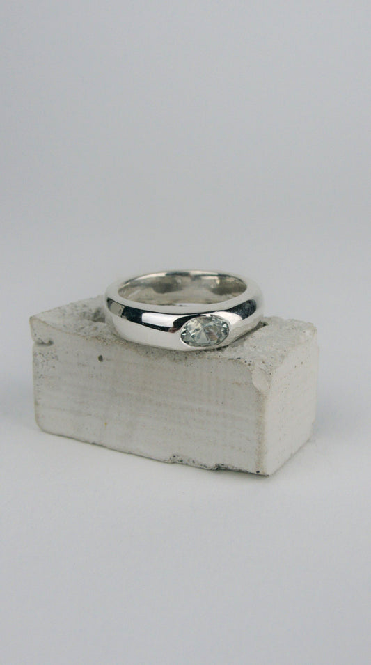 Bailey in Sterling Silver with a Montana Sapphire