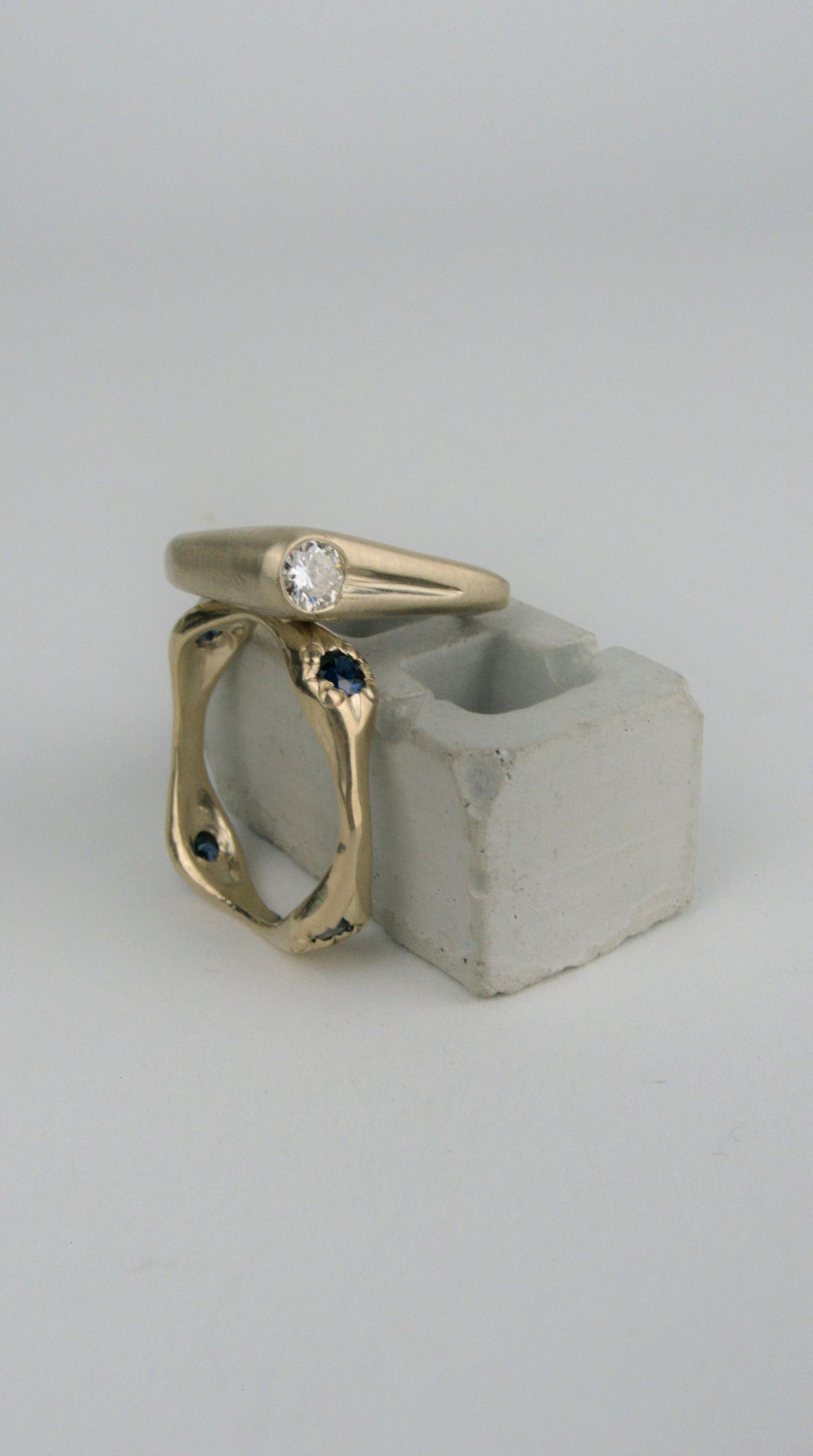 Four Points Band with 18k gold and Montana Sapphires