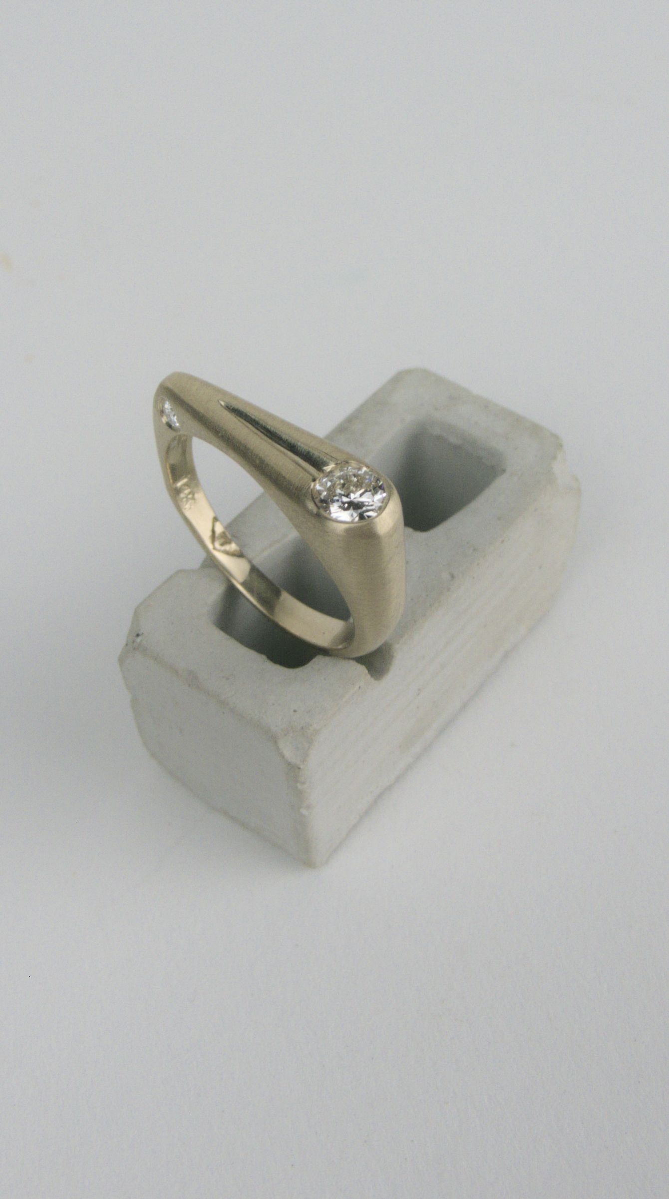 Slingshot Ring in 14k Gold with Natural Recycled Diamonds