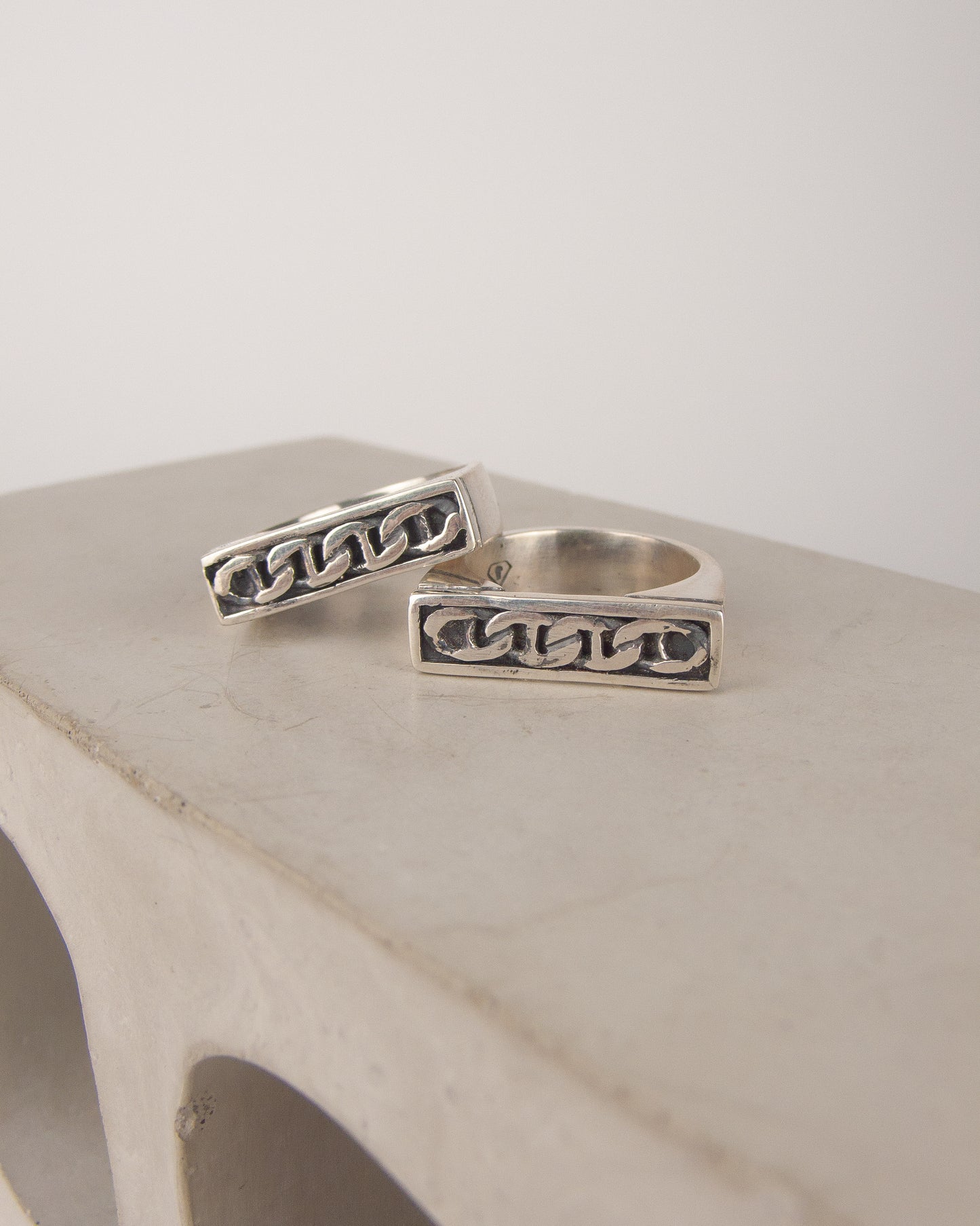 Chainlink Shadowbox Signet Ring