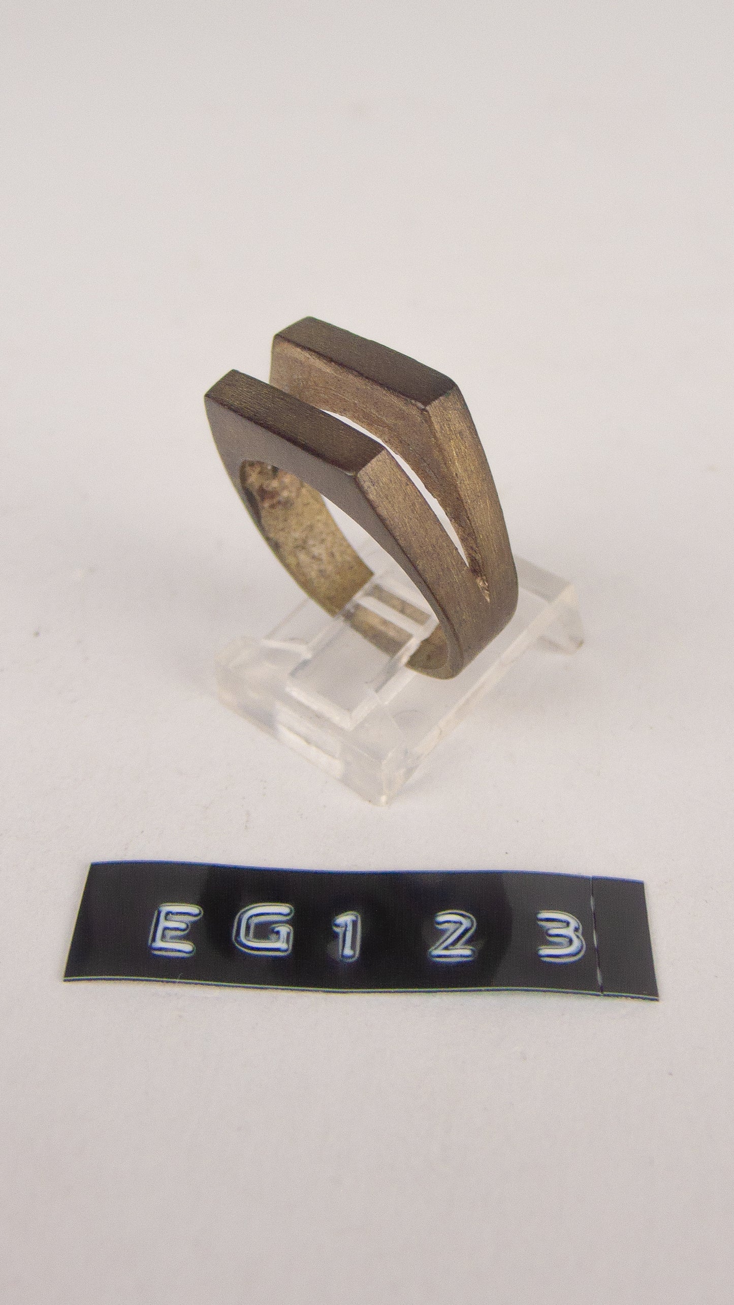 EG 123