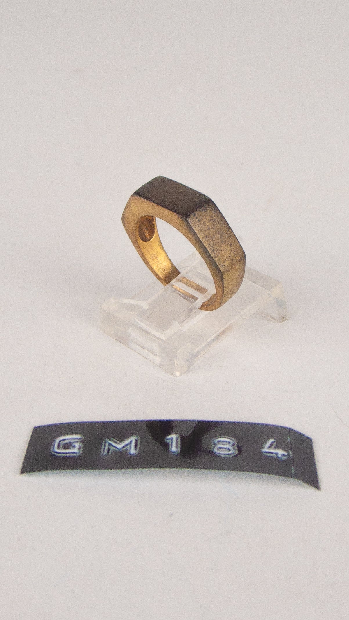 GM 184