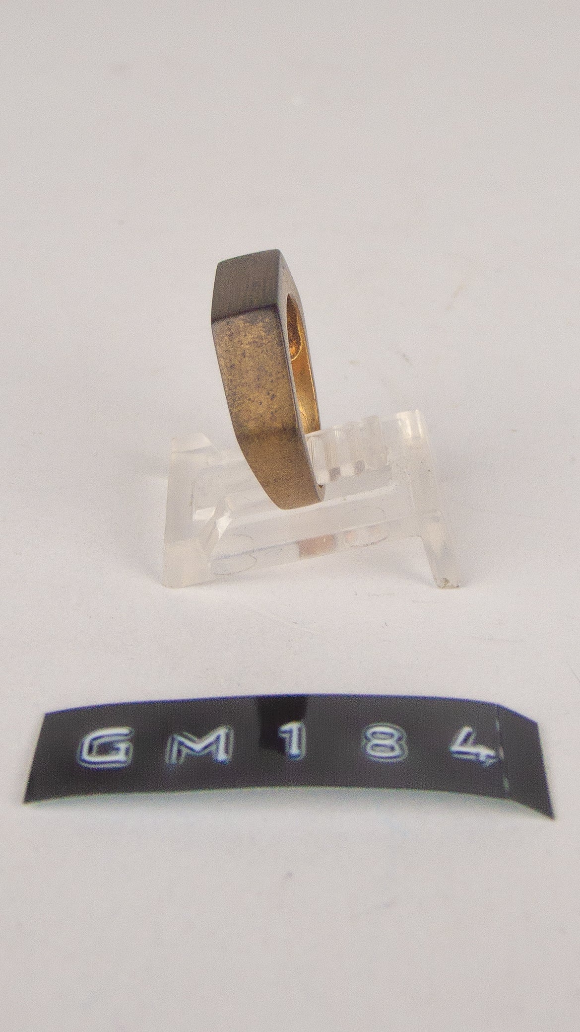 GM 184