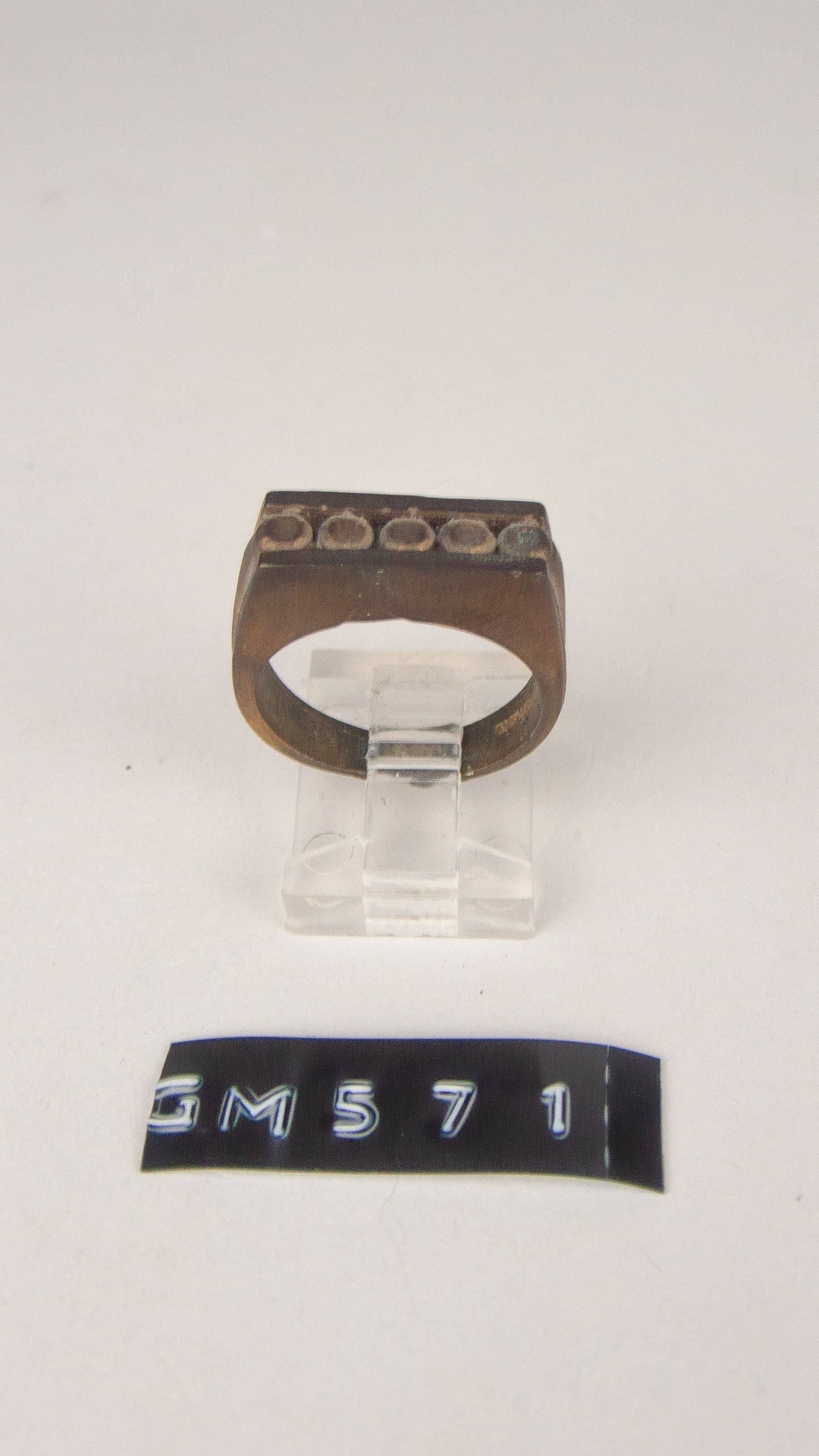 GM 571