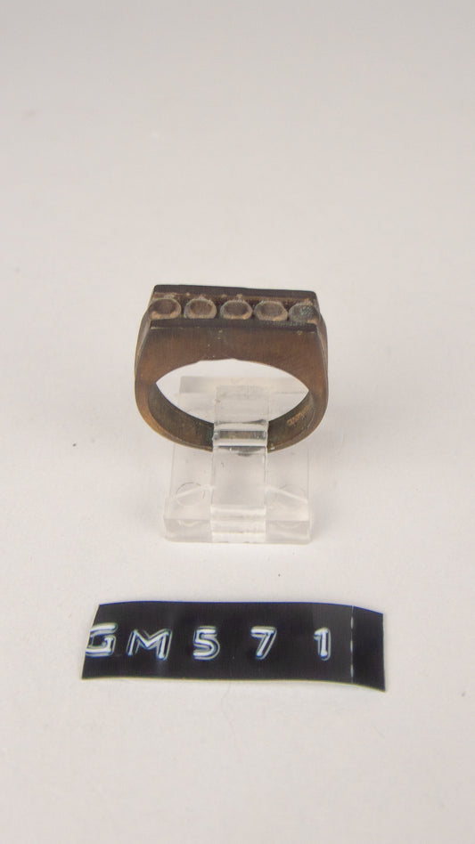 GM 571