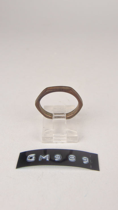 GM 989