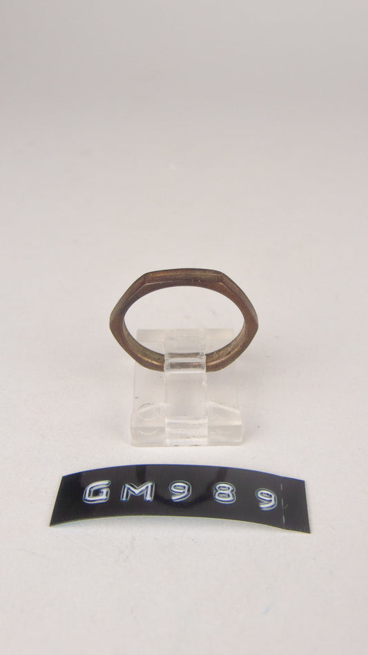 GM 989
