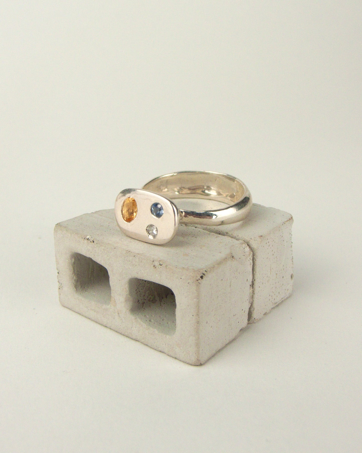 Gemmy Lifted Signet RIng