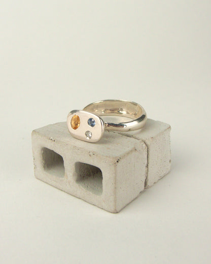 Gemmy Lifted Signet RIng