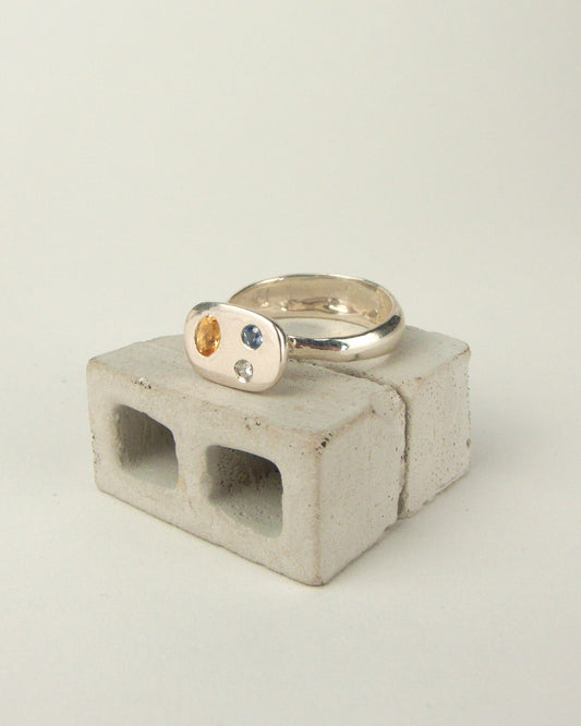 Gemmy Lifted Signet RIng