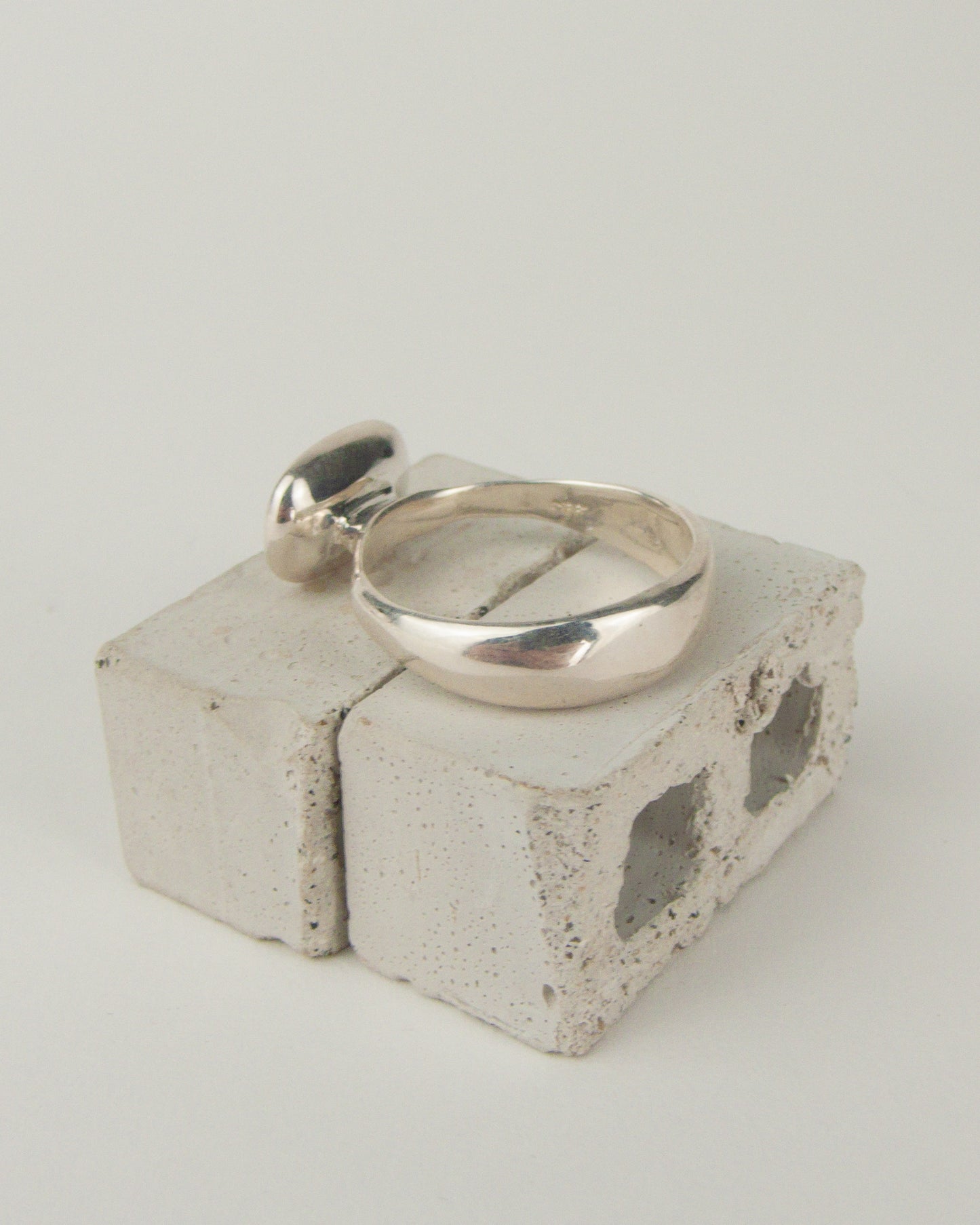 Gemmy Lifted Signet RIng