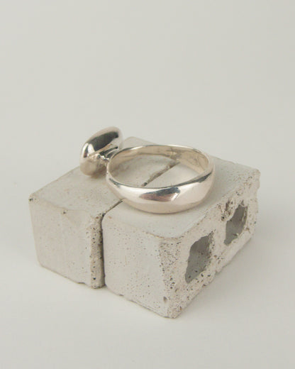 Gemmy Lifted Signet RIng